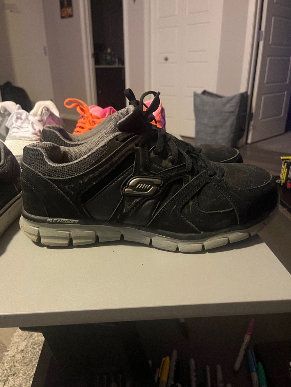 Sketchers Flex Sole Alloy Toe work Shoes. Black Size: 10
